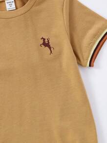 SHEIN Genkimix Kids 3 件装年轻男孩休闲 T 恤（3 种颜色可选），适合夏季度假、假日、旅行、放松、日光浴 - 彩色 - 查看 5