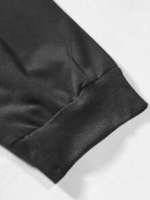 Manfinity LEGND 男士連帽衫和長褲套裝,帶有字母印花 - 黑色 - 查看 4