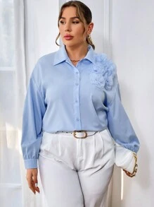SHEIN Privé 大尺碼女性新款春裝3d花裝飾鈕扣長袖襯衫 - 藍色 - 查看 4