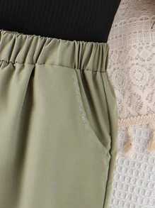 SHEIN Conjunto de top y pantalones cargo jogger para niña - Verde militar - Ver 3