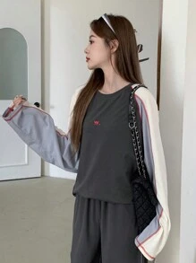 DAZY Áo thun dáng rộng phối màu tay raglan, trang trí đường may ngoài và in chữ, quần áo mùa thu, quần áo trở lại trường, áo dài tay nữ - Nhiều màu - Xem 6