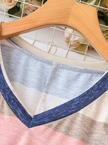 SHEIN LUNE 大尺碼v領條紋t卹 - 彩色 - 查看 3