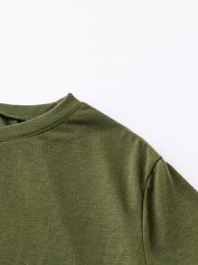 SHEIN LUNE 大尺碼女士短袖t恤和褲子套裝 - 軍綠色 - 查看 4