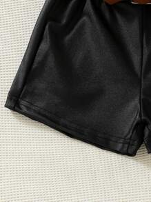 嬰兒女孩人造皮革套裝,與皮革搭扣短褲和帽子搭配 - 黑色 - 查看 5