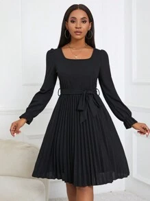 SHEIN Privé 女式方領荷葉邊袖、褶皺下擺和腰帶連身裙 - 黑色 - 查看 4