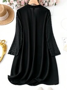 大碼女性的蕾絲長袖裙 - 黑色 - 查看 2