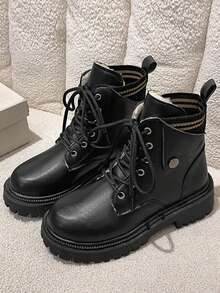 女性時尚靴子,包括踝靴和短筒靴,設有加厚和保暖內裡,大尺碼厚底乙綁帶靴,新韓國風格皮革女鞋,冬季舒適柔軟的中筒靴