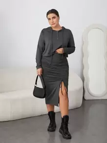 SHEIN Essnce 大碼按鈕連帽T恤，附束繩細節高側開叉裙套裝 - 灰色 - 查看 1