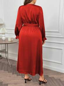 Flirla 大尺寸純色深v領高開衩洋裝 - 紅色 - 查看 2