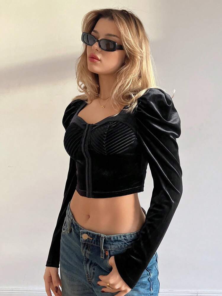 Women's Puff Sleeve Cropped T-Shirt With Sweetheart Neckline