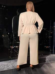 Calvaya 大尺碼2入組不對稱荷葉邊長袖上衣和寬腿長褲套裝 - 杏色 - 查看 2