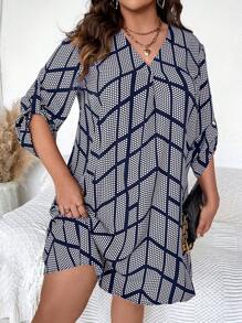 SHEIN LUNE 大尺碼波點印花v領連衣裙 - 寶藍色 - 查看 4