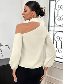 SHEIN Privé Camisa asimétrica con cuello para mujer con decoración de flor en 3D - Albaricoque - Ver 2