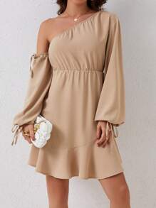 SHEIN Clasi 女款斜肩荷葉邊下擺修身連身裙 - 卡其色 - 查看 3