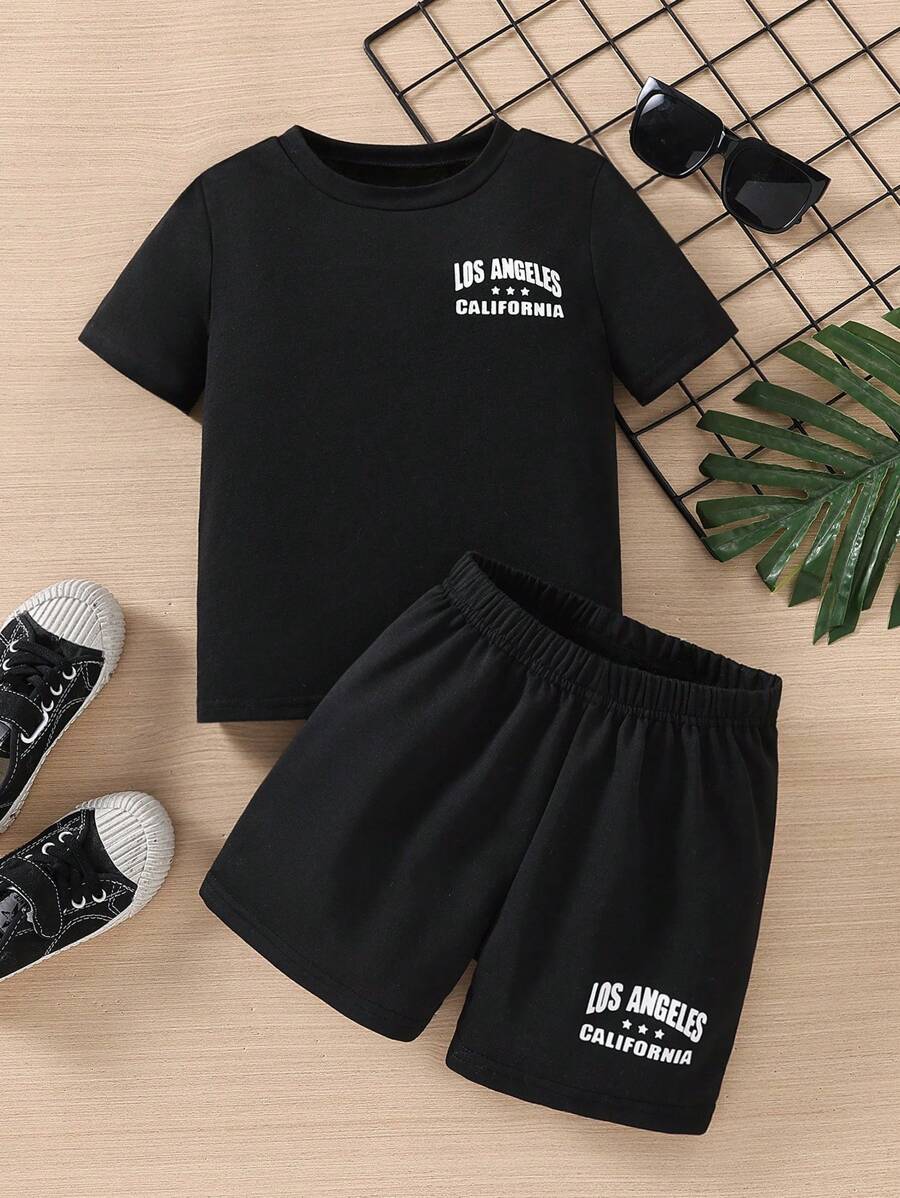 SHEIN Conjunto De Camisa De Manga Corta Y Shorts Con Estampado Deportivo Para Niños Jóvenes - Negro - Ver 1