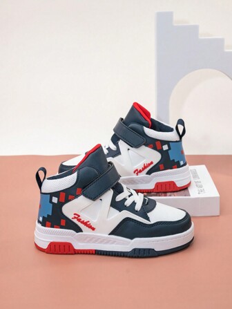 儿童春秋季中帮帆布鞋，防滑鞋底设计，可调节魔术贴搭扣，方便穿脱，时尚配色，适合日常穿着、返校、校园、学生、运动等场合。