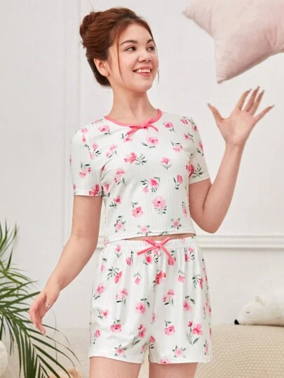 SHEIN 女孩針織條紋花卉蝴蝶結 T 恤和短褲家居服套裝