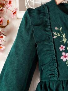 SHEIN 女孩連身裙,採用花卉刺繡的灰色雙層斜紋棉裙,邊緣處有褶邊裝飾 - 墨綠色 - 查看 5