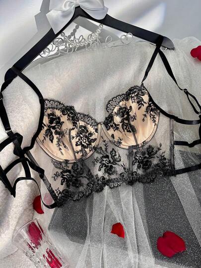 Lencería sujetador de malla bordada con flores