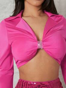 SHEIN Haute 鑲鑽細節蝴蝶領短款上衣 - 粉色 - 查看 5