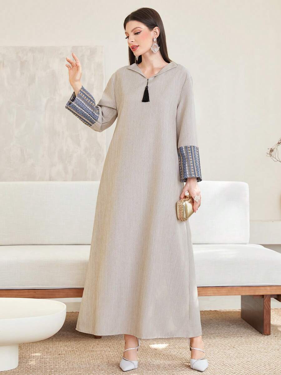 Al Najma 女士几何图案流苏装饰长裙，端庄大方 - 杏色 - 查看 1