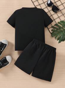 SHEIN Conjunto De Camisa De Manga Corta Y Shorts Con Estampado Deportivo Para Niños Jóvenes - Negro - Ver 2