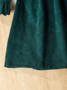 SHEIN 女孩連身裙,採用花卉刺繡的灰色雙層斜紋棉裙,邊緣處有褶邊裝飾 - 墨綠色 - 查看 7