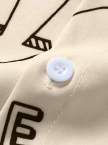 ROMWE MEN Street Life 男士外星人与字母印花短袖衬衫，适合春夏季日常穿着、上学 - 卡其色 - 查看 3