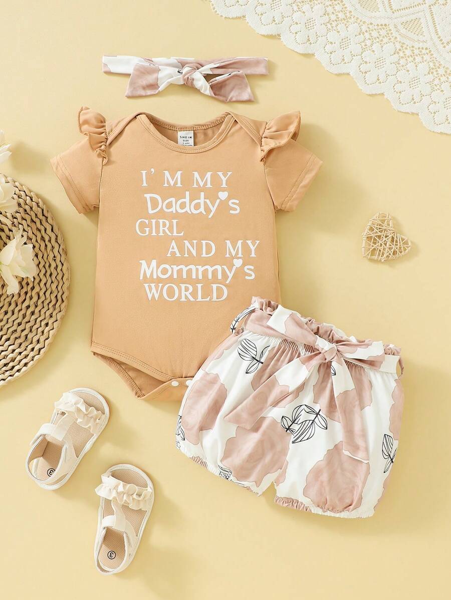 SHEIN Infant Girls' Slogan Printed Bodysuit With Color Block Shorts Set - Khaki - View 1