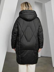 帶口袋和側面條紋的加大碼帽子羽絨夾克 - 黑色 - 查看 2