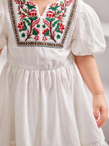 SHEIN Baby Girls' Holiday Bubble Short Sleeve Dress With Embroidery Pattern And Ruffle Hemline