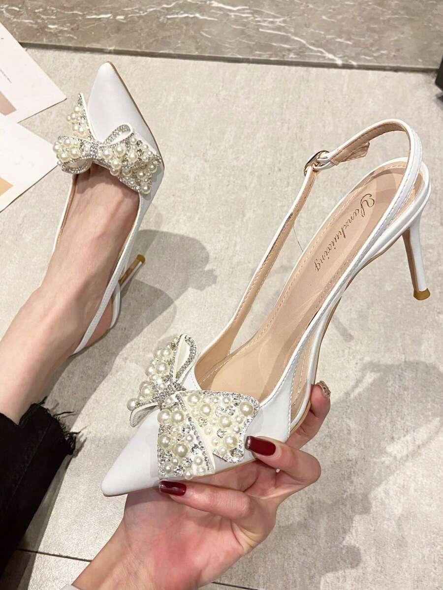 女士白色綁帶高跟鞋,最新夏季系列,獨特設計帶蝴蝶結,珍珠細節及尖頭設計,露趾開後跟涼鞋 - 白色 - 查看 1