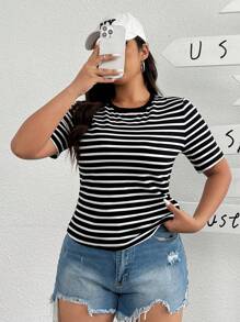 SHEIN EZwear Gestreiftes Kurzarm T-Shirt in Große Größen für den Sommer