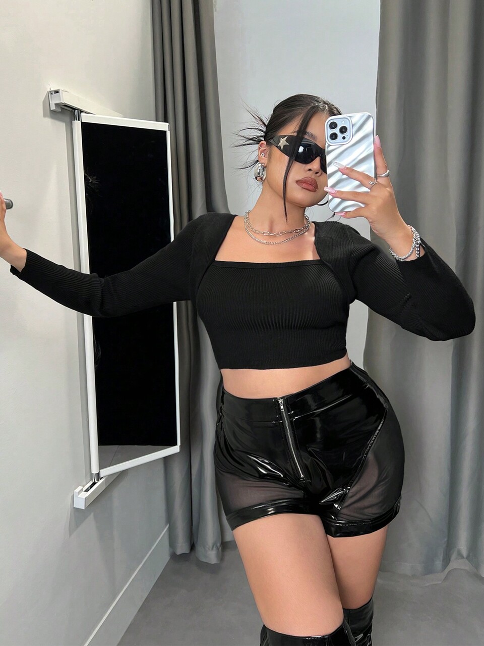 Slim Fit Cropped Plus Size Women'S Sweater With Swan Collar