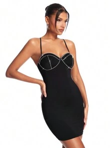 SHEIN BAE 純黑色無袖迷你舞會禮服,帶有鑽石鍊和蕾絲飾邊,蝴蝶和露背設計,非常適合音樂節、夜總會和約會之夜