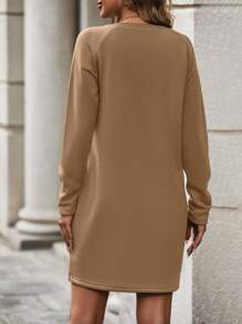 INAWLY 字母印花插肩袖長袖長裙 - 卡其色 - 查看 2