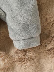 SHEIN 寶貝男寶可愛熊貓款式刺繡連身衣,帶帽和拉鍊,休閒時尚,厚實保暖,適用於日常穿著,秋冬季節 - 灰色 - 查看 6