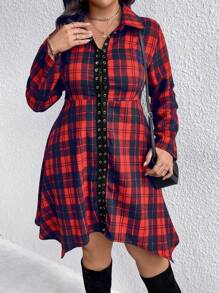 SHEIN LUNE 大碼聖誕格紋印花鉤眼扣不對稱下擺襯衫洋裝 - 紅色 - 查看 3