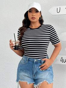 SHEIN EZwear Gestreiftes Kurzarm T-Shirt in Große Größen für den Sommer