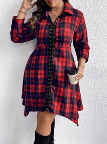 SHEIN LUNE 大碼聖誕格紋印花鉤眼扣不對稱下擺襯衫洋裝 - 紅色 - 查看 1