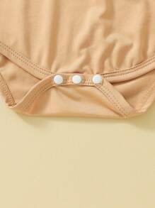 SHEIN Infant Girls' Slogan Printed Bodysuit With Color Block Shorts Set - Khaki - View 5