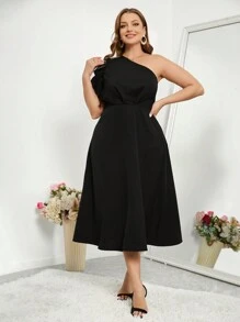 SHEIN Privé 大尺碼女用情人節優雅一字肩 A 字小黑裙 - 黑色 - 查看 6