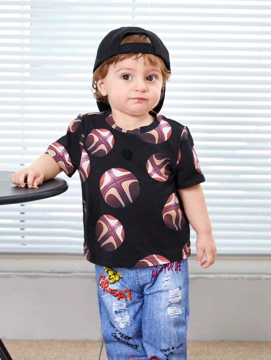 SHEIN 嬰兒男童運動球印花短袖t恤 - 彩色 - 查看 1