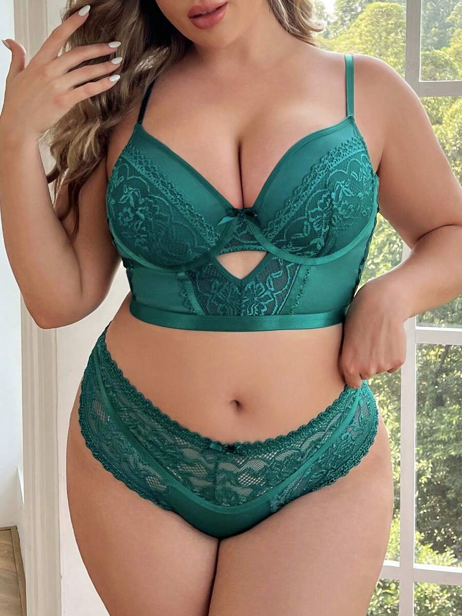 Plus Size Women's Hollow Out Lace Lingerie Set - Dark Green - View 1
