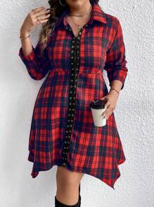 SHEIN LUNE 大碼聖誕格紋印花鉤眼扣不對稱下擺襯衫洋裝 - 紅色 - 查看 4
