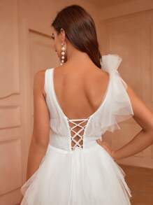 SHEIN Belle Cổ chữ V sâu Lưới Váy dự tiệc Với Viền không đối xứng - trắng - Xem 6