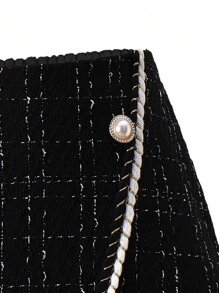 少女格紋a字裙,帶斜角鈕扣裝飾 - 黑色 - 查看 3