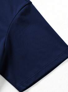 Manfinity Homme 男士大尺寸字母印花 T 恤和短褲套裝 - 藏蓝色 - 查看 3