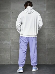 Manfinity RebelGame 男士加大尺碼卡通字母印花連帽衛衣和褲子兩件套裝 - 紫色 - 查看 2