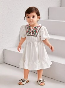 SHEIN Baby Girls' Holiday Bubble Short Sleeve Dress With Embroidery Pattern And Ruffle Hemline